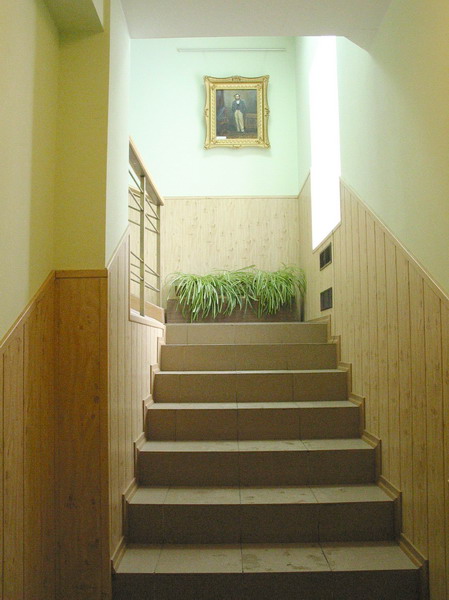 Музей занимает весь второй этаж дома купца и промышленника Якунчикова. Вход встречает портретом бывшего хозяина