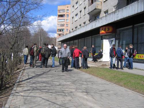 На бульваре Любы Новосёловой в Одинцово - перестрелка. Участвуют 115 человек.