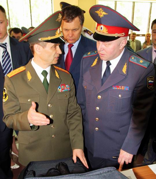 Рашид Нургалиев (слева)