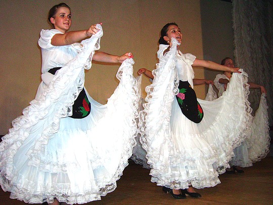Детский народный ансамбль песни и танца «До-Ми-Соль»