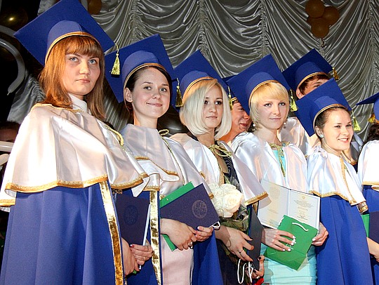 Александр ГЛАДЫШЕВ вручил дипломы выпускникам Одинцовского гуманитарного института
