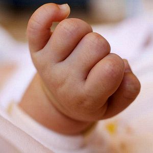 Тело новорожденного, завернутое в простыню, обнаружили в Звенигороде