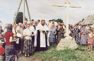 · Освящение креста на месте воссоздаваемой церкви