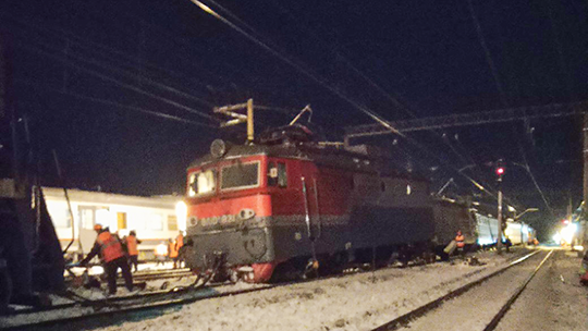 Четыре электровоза сошли с рельсов у станции "Акулово"