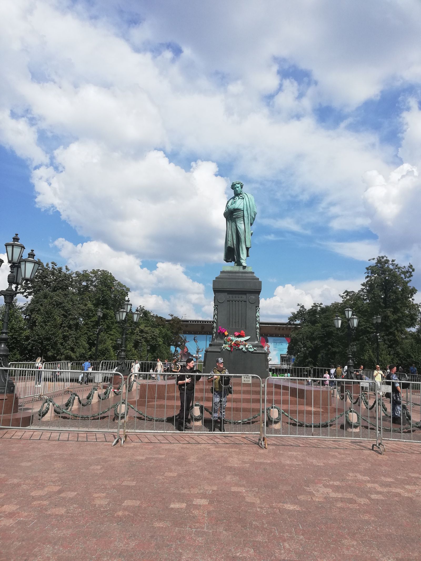 Памятник Пушкину
