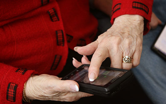 В Одинцово пенсионерка украла у приезжего телефон