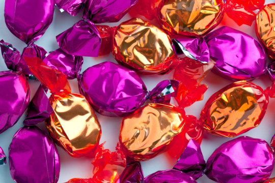 Росгвардейцы поймали в Юдино мужчин, которые переклеивали ценники с дешёвых конфет на дорогие