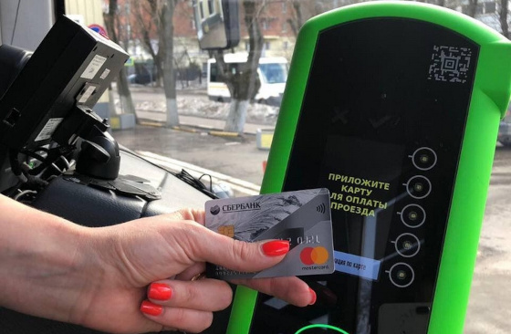 В Мострансавто рассказали, что делать при несвоевременном списании денег с банковской карты после оплаты проезда