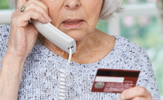 В Одинцовском округе пенсионерка помогла задержать курьера телефонных мошенников