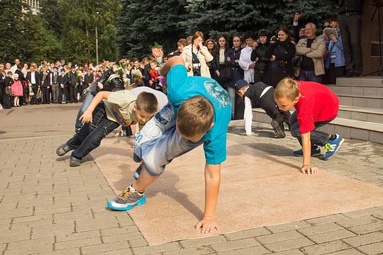 1 Сентября в 9-й школе им. М.И. Неделина, zalexis, г. Одинцово, б-р Любы Новоселовой д.4 корп.1