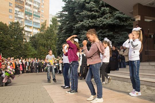 1 Сентября в 9-й школе им. М.И. Неделина, zalexis, г. Одинцово, б-р Любы Новоселовой д.4 корп.1