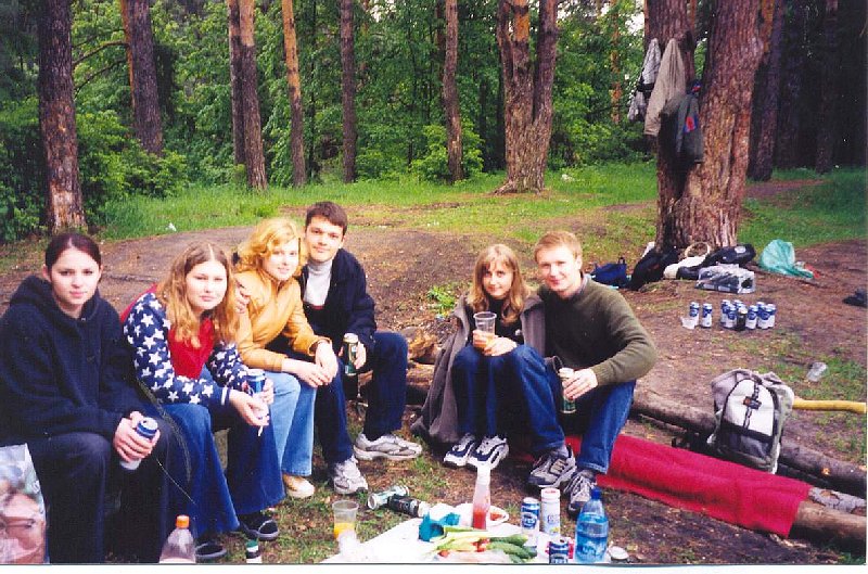 Шашлычная барвиха. Молодежь на шашлыках в Чертаново начало 2000. Барвиха шашлыки на заднем дворе фото на айфон.