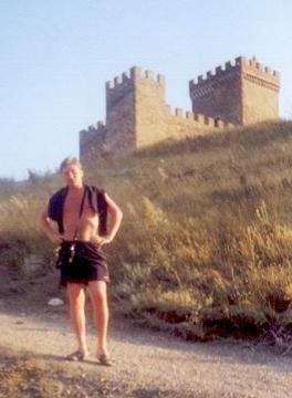 Я на фоне Генуэзской крепости, Судак 2004, Zed, Одинцово