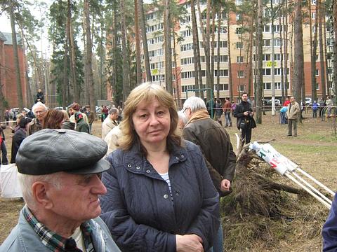 Депутат села Успенское — одна из двух оставшихся с народом, 21.04.2012 - митинг в Соснах, gorkaya_pravda