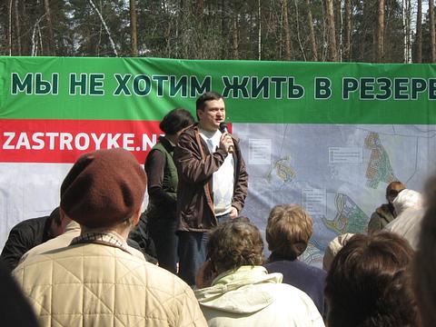 второй из депутатов, оставшихся с народом, 21.04.2012 - митинг в Соснах, gorkaya_pravda