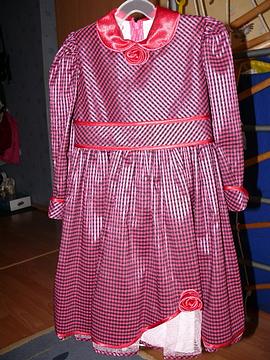 Праздничное платье, размер:100-104. Одевали 1 раз-состояние новой вещи! Платье качественное и красиво смотрится на ребенке, а не на вешалке)) Цена:800 рублей., Одежда на девочку от 2-х  до 6-ти лет., helenwhite, Одинцово-10