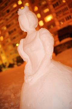 Все — снежные бабы, а я королева), Конкурс снеговиков - 2011/12, asila