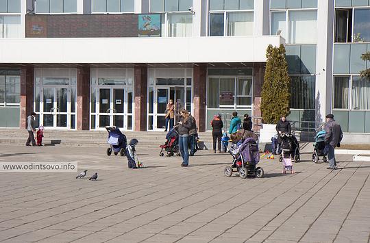 Администрация (Жукова, 28), Администрация Одинцовского района, дети у администрации
