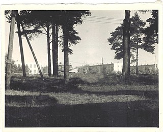 Примерно 1970г. Строительство ДК ВЗОИ в самом начале. На заднем плане школа №1, дома №5 и 7 по Солнечной улице.