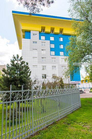 Заборы в Одинцовском районе, Забор у гостиницы «Олимпиец» соответствует рекомендациям