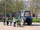 На прогулке.