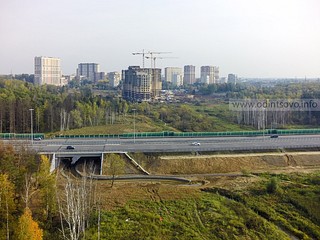 ЖК «Одинбург», 200 метров до скоростной дороги с видом на кладбище