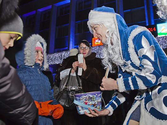 Парад Дедов Морозов и Снегурочек прошёл в Одинцово