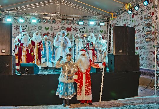 Парад Дедов Морозов и Снегурочек прошёл в Одинцово