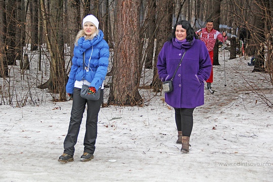 ОП Одинцовского района. Забег на лыжах, Нина ДЬЯЧКОВА (справа)