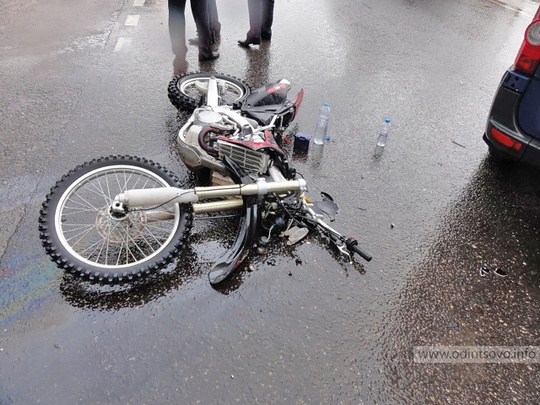 ДТП - происшествия на дороге, Мотоциклист столкнулся с минивеном