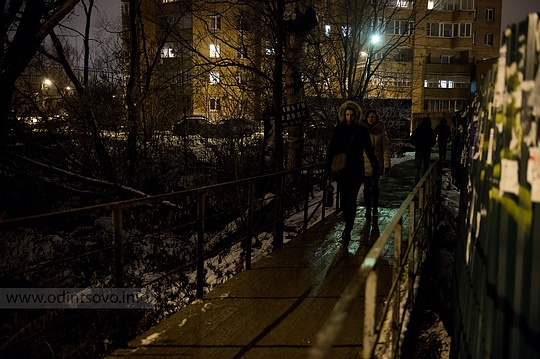 Путь до станции Баковка: нет освещения, разбитые дороги