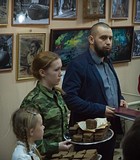 На открытии выставки в Одинцовском историко-краеведческом музее. Выставку, посвященную снятию блокады Ленинграда открывает руководитель поискового отряда Китежъ Антон Кузнецов