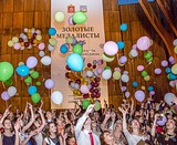 Выпускники запустили в небо воздушные шары с записками-желаниями
