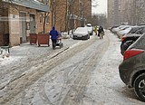 Автохамы на тротуаре мешают пройти пешеходам