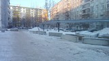 Бетонные блоки перегородили проезд внутри микрорайона