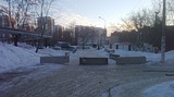 Бетонные блоки перегородили проезд внутри микрорайона