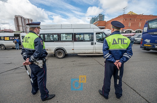 Сотрудники ДПС на привокзальной площади Одинцово, Полиция проверила маршрутки и автобусы, ДПС, сотрудники, полиция