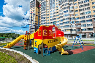 Детский игровой комплекс ODINBURG во дворе ЖК «Одинбург»