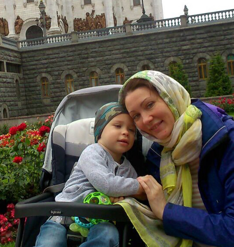 Максим БАРАНОВИЧ с мамой, Маленький житель Одинцово с редкой болезнью очень нуждается в нашей помощи