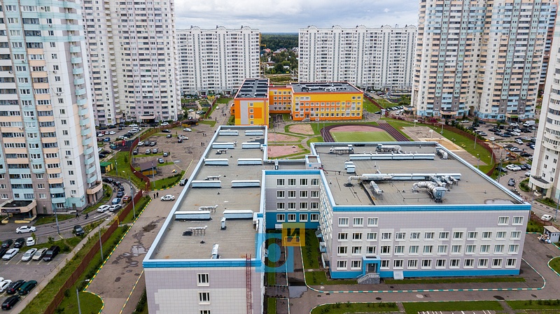 Два типовых учебных корпуса школы №17, Одинцово, «Новая Трёхгорка».
Суммарная проектная вместимость 1800 учащихся., Школа №17