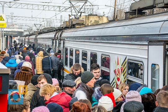 Станция Одинцово, платформа, приехала электричка, Ж/Д платформа Одинцово, электричка, freemax