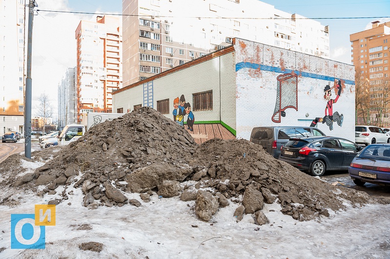 Несанкционированная снегосвалка на улице Говорова, 30, март 2019 года, В Одинцово снежные отходы разбрасывают по газонам и тротуарам