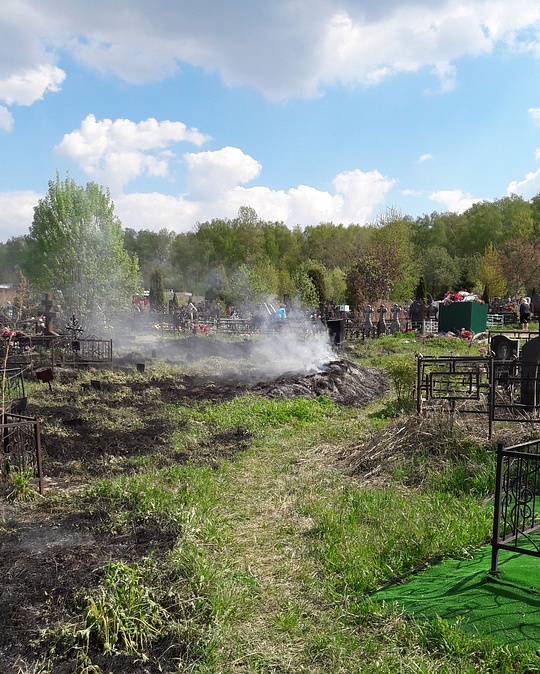 На кладбище в Лайково произошёл пожар, На кладбище в Лайково произошёл пожар