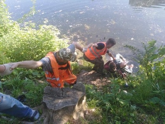 Тонущего в пруду человека спасли в Одинцово, Тонущего в пруду человека спасли в Одинцово