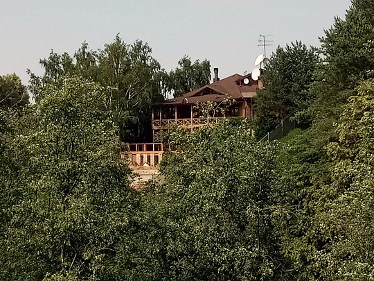 Дача писателя Алексея Толстого в деревне Барвиха (ныне резиденция банкира Петра Авена), Июнь