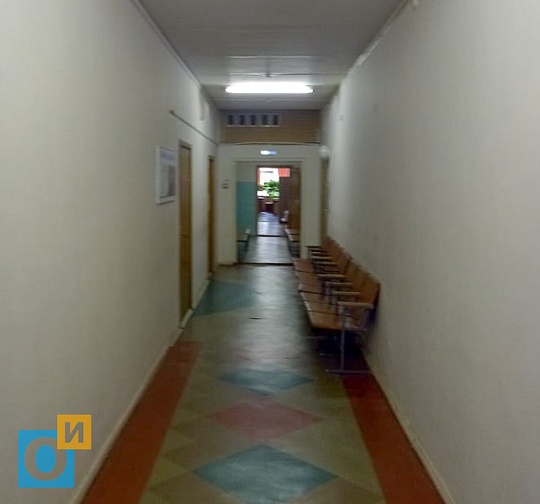 Один из немногих коридоров, которые отремонтировали в поликлинике №3, Гормаш