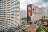 Граффити с Гагариным на доме №25 по Кутузовской улице в Новой Трёхгорке
