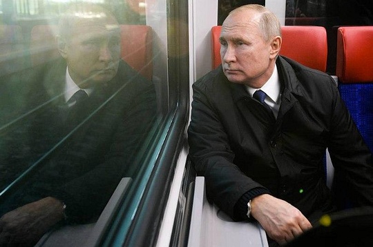 Владимир ПУТИН проехал на «Иволге» от станции «Белорусский вокзал» до станции «Фили», Выходили на пути: президент прокатился на Иволге