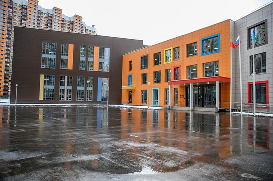 Здание новой школы в ЖК «Сколковский», Губернатор Воробьёв открыл начальную школу в ЖК «Сколковский»