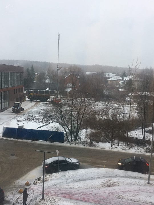 Предприниматель засыпал Лохинский пруд, В Одинцово бизнесмен засыпал пруд, чтобы сделать парковку